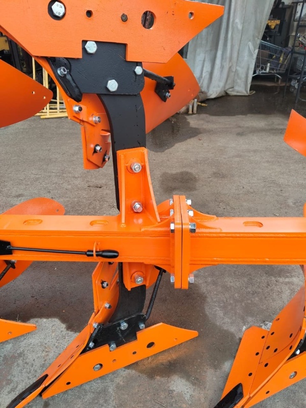 Плуг навесной оборотный 3/35+1 купить в Брянске – «БДН-АгроКубань», 7