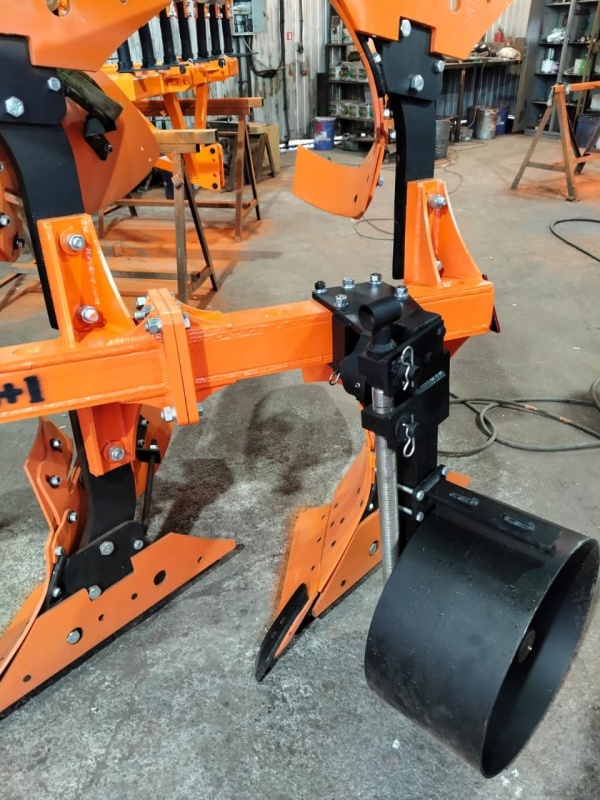 Плуг навесной оборотный 3/35+1 купить в Брянске – «БДН-АгроКубань», 9