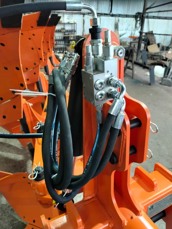 Плуг навесной оборотный 3/35+1 купить в Брянске – «БДН-АгроКубань», 3